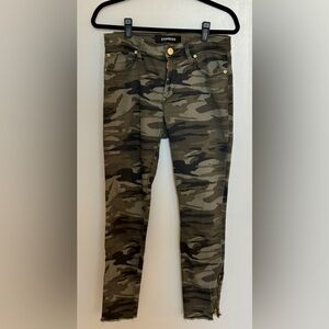 Women’s Camouflage Jeans with Stretch